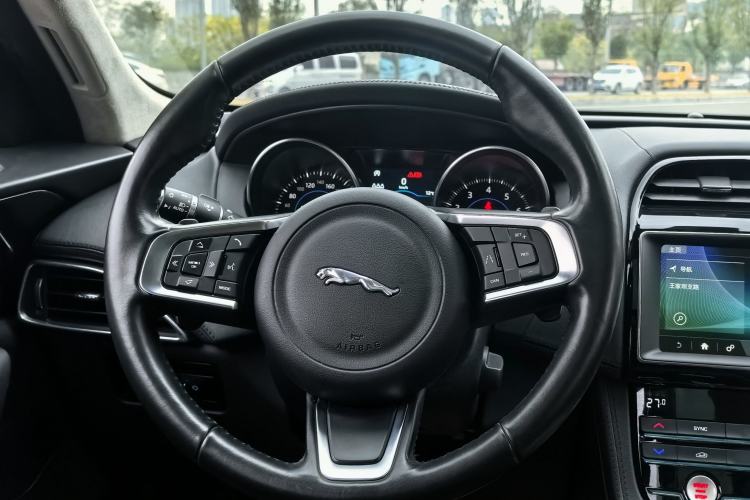 Used Jaguar F-PACE 2020 2.0T Urban Deluxe Edition Interior 10