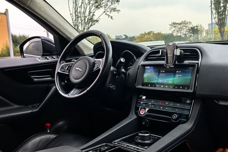 Used Jaguar F-PACE 2020 2.0T Urban Deluxe Edition Interior 11