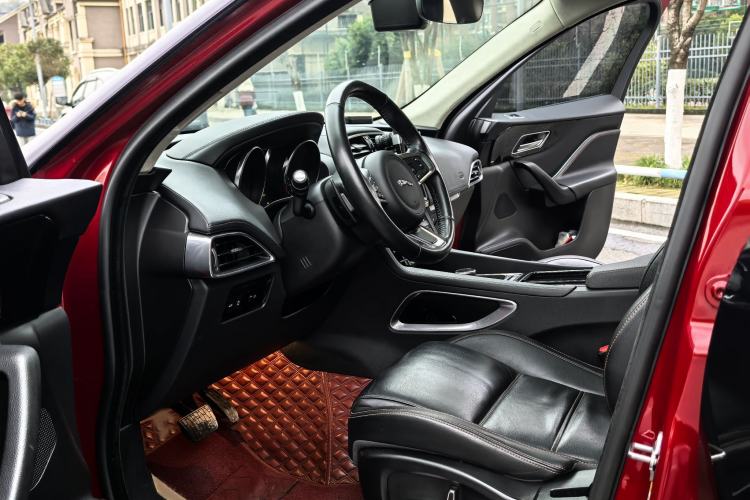 Used Jaguar F-PACE 2020 2.0T Urban Deluxe Edition Interior 4