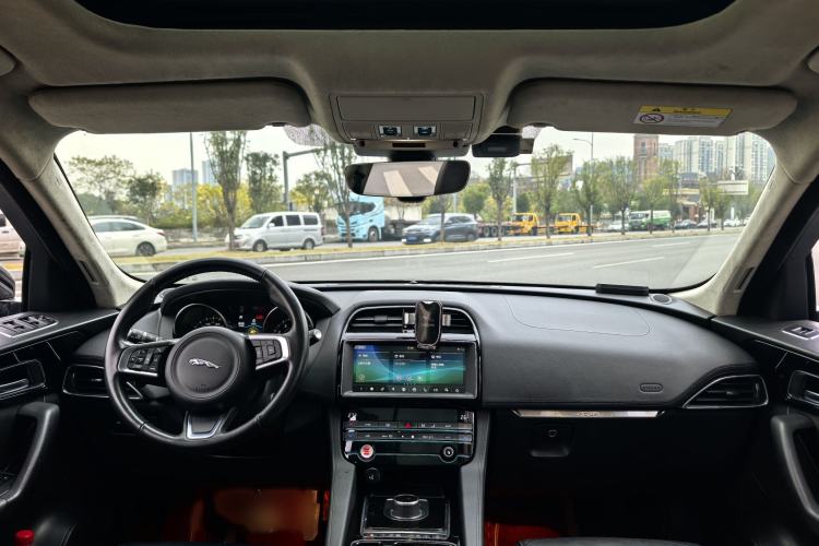 Used Jaguar F-PACE 2020 2.0T Urban Deluxe Edition Interior 6