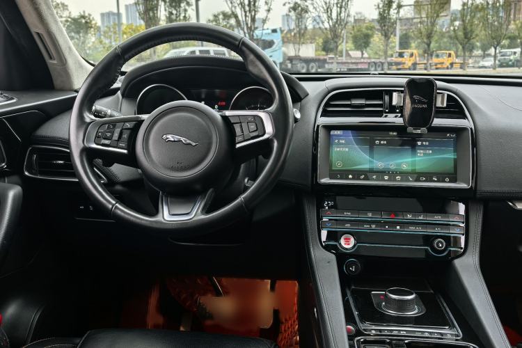 Used Jaguar F-PACE 2020 2.0T Urban Deluxe Edition Interior 7