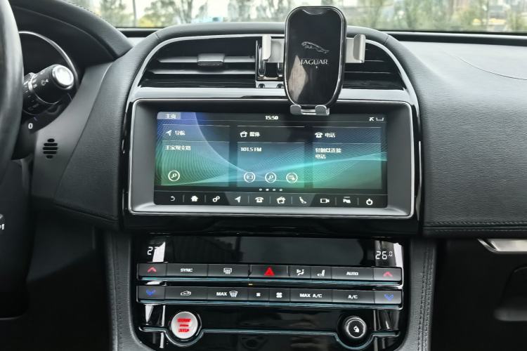Used Jaguar F-PACE 2020 2.0T Urban Deluxe Edition Interior 9