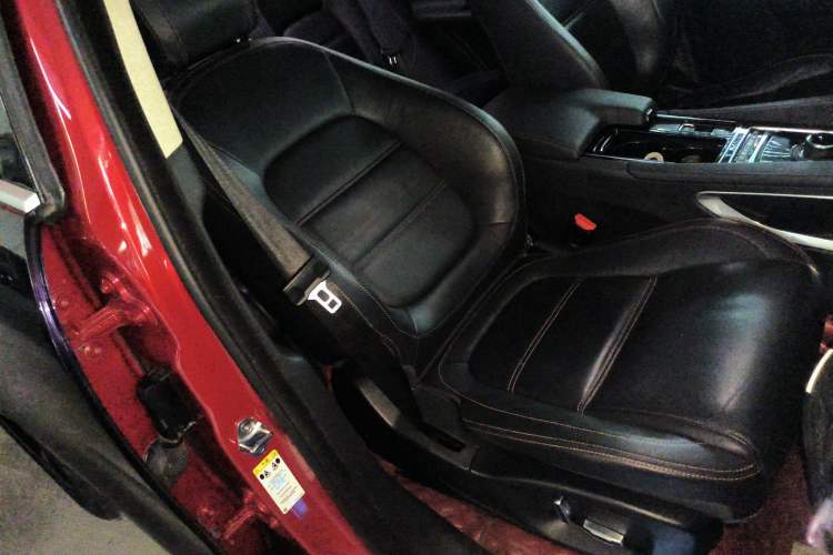 Used Jaguar F-PACE 2020 2.0T Urban Deluxe Edition Right Front Seat