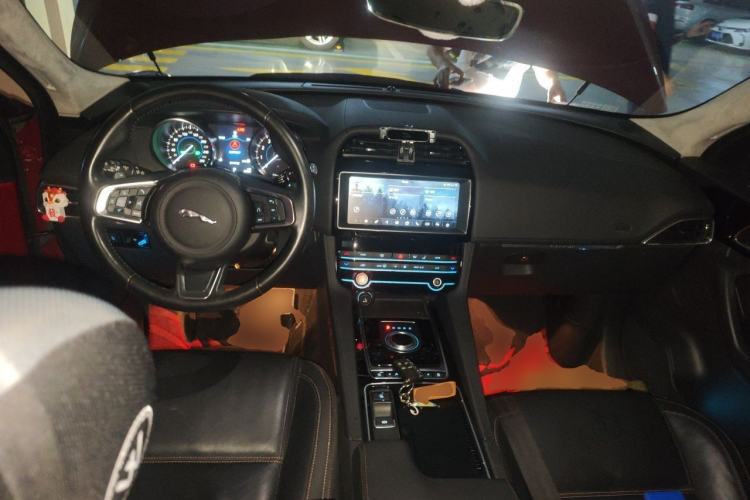 Used Jaguar F-PACE 2020 2.0T Urban Deluxe Edition Center Console