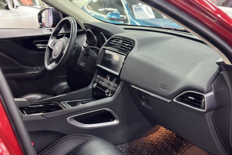 Used Jaguar F-PACE 2020 2.0T Urban Deluxe Edition Interior 12