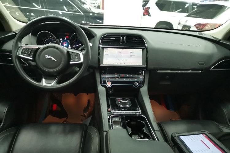 Used Jaguar F-PACE 2020 2.0T Urban Deluxe Edition Interior 2