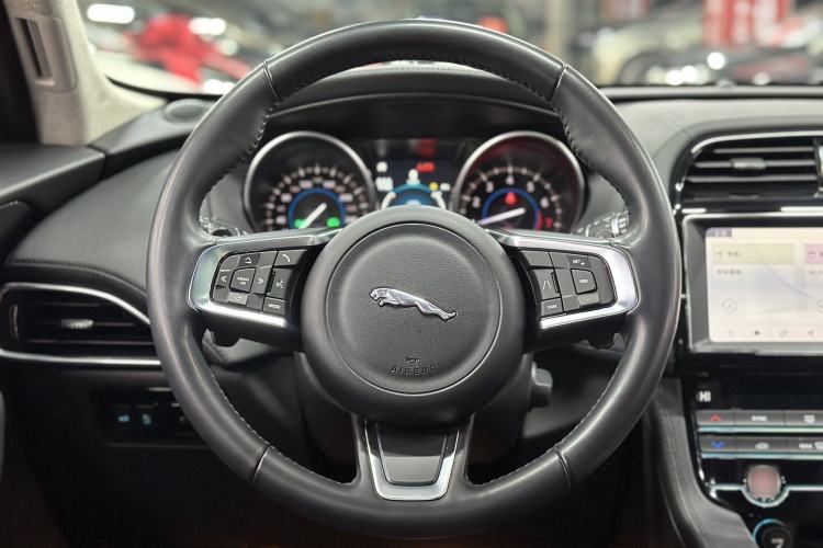 Used Jaguar F-PACE 2020 2.0T Urban Deluxe Edition Interior 3