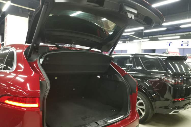 Used Jaguar F-PACE 2020 2.0T Urban Deluxe Edition Trunk