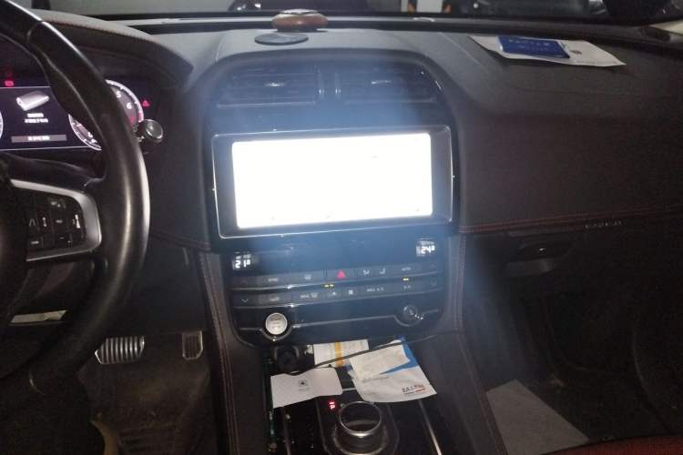 Used Jaguar F-PACE 2020 2.0T Rally Edition Audio And AC Panel