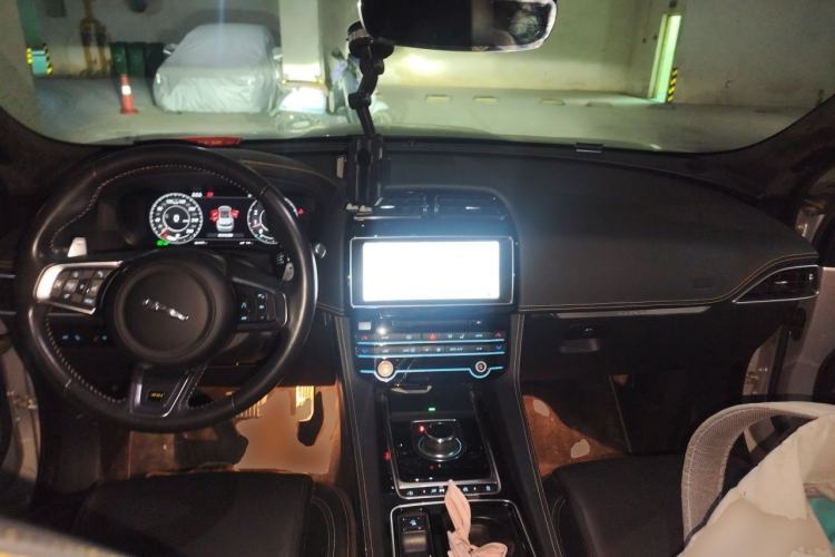 Used Jaguar F-PACE 2020 300-Sport Sports Edition Center Console