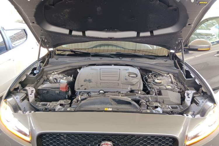 Used Jaguar F-PACE 2020 2.0T Rally Edition Engine Bay