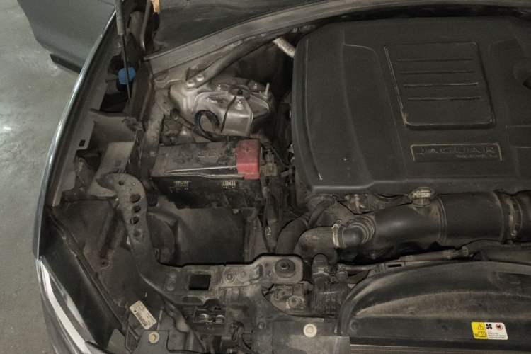 Used Jaguar F-PACE 2020 2.0T Rally Edition Engine Bay Right