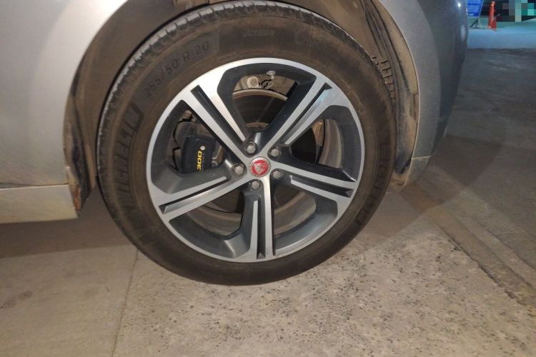 Used Jaguar F-PACE 2020 300-Sport Sports Edition Right Front Wheel Hub