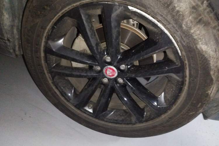 Used Jaguar F-PACE 2020 2.0T Rally Edition Right Front Wheel Hub