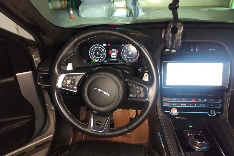Used Jaguar F-PACE 2020 300-Sport Sports Edition Steering Wheel