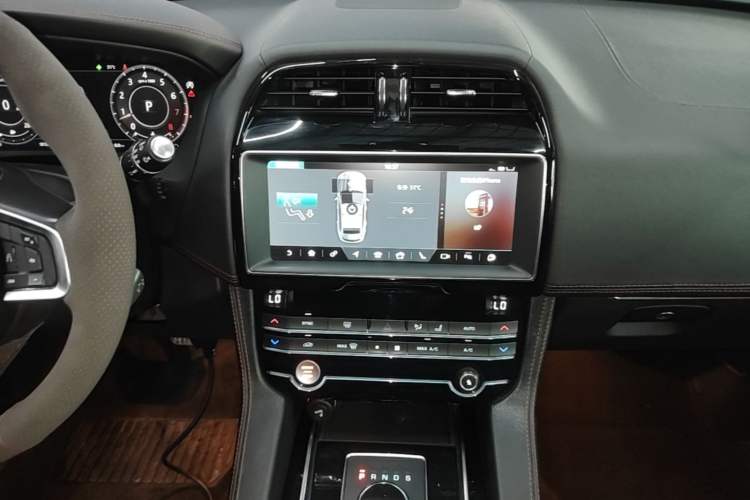 Used Jaguar F-PACE 2020 2.0T Rally Edition Audio And AC Panel