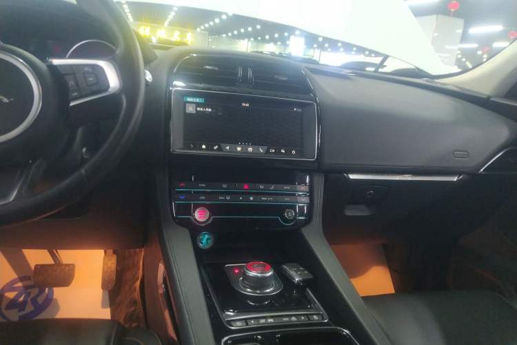 Used Jaguar F-PACE 2020 2.0T Urban Deluxe Edition Audio And AC Panel