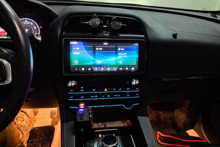 Used Jaguar F-PACE 2020 300-Sport Sports Edition Audio And AC Panel