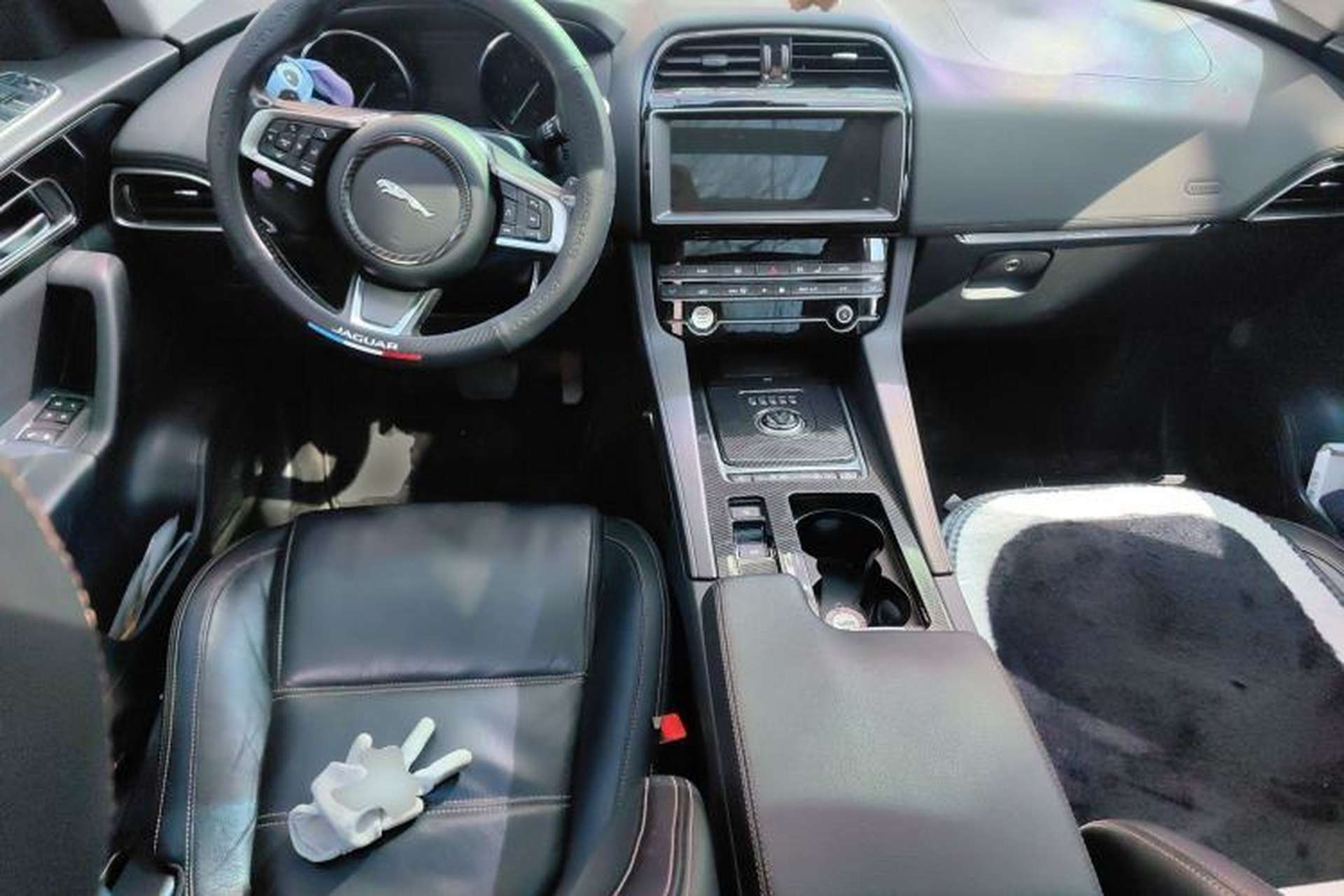 Used Jaguar F-PACE 2020 2.0T Urban Deluxe Edition Center Console