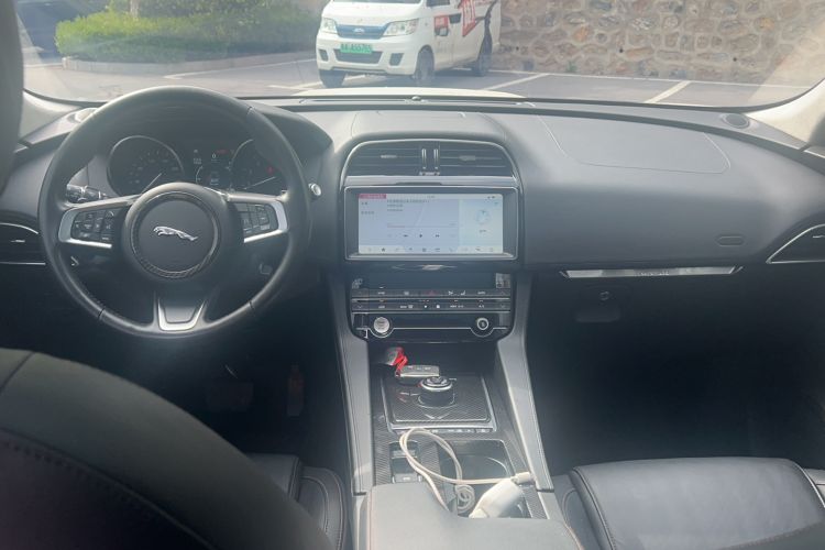 Used Jaguar F-PACE 2020 2.0T Urban Deluxe Edition Center Console
