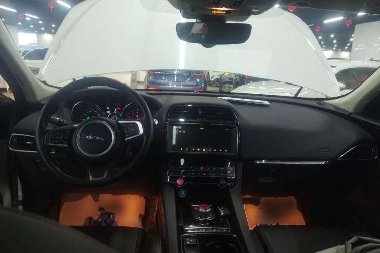 Used Jaguar F-PACE 2020 2.0T Urban Deluxe Edition Center Console