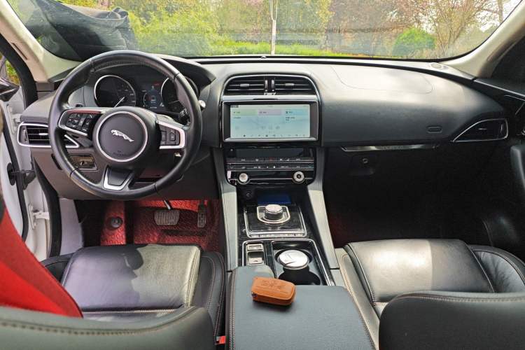 Used Jaguar F-PACE 2020 2.0T Urban Deluxe Edition Center Console