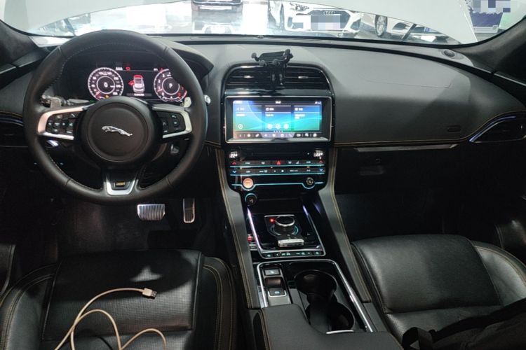 Used Jaguar F-PACE 2020 300-Sport Sports Edition Center Console