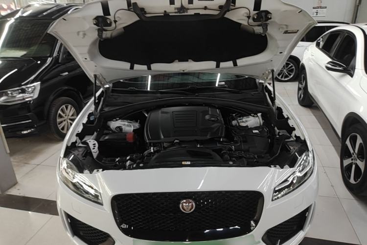 Used Jaguar F-PACE 2020 2.0T Rally Edition Engine Bay