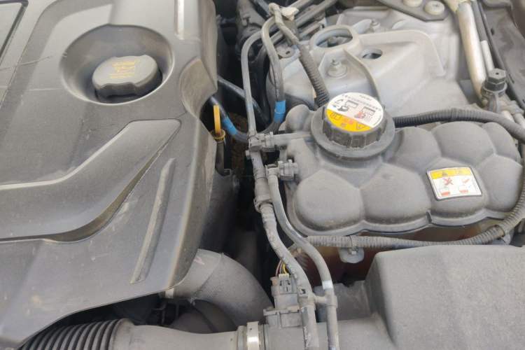 Used Jaguar F-PACE 2020 2.0T Rally Edition Engine Bay Left