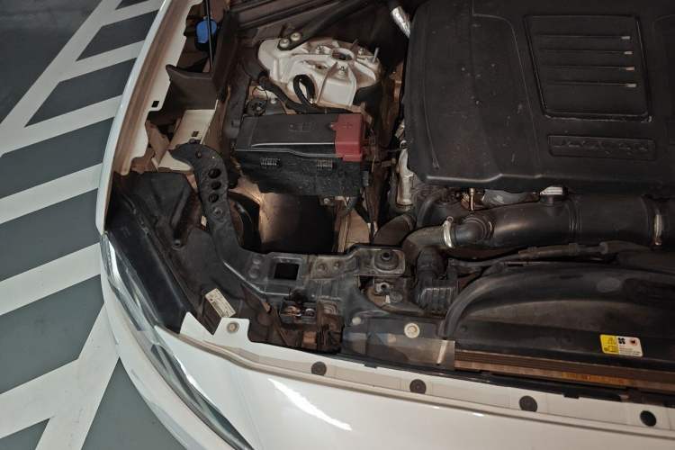 Used Jaguar F-PACE 2020 300-Sport Sports Edition Engine Bay Right