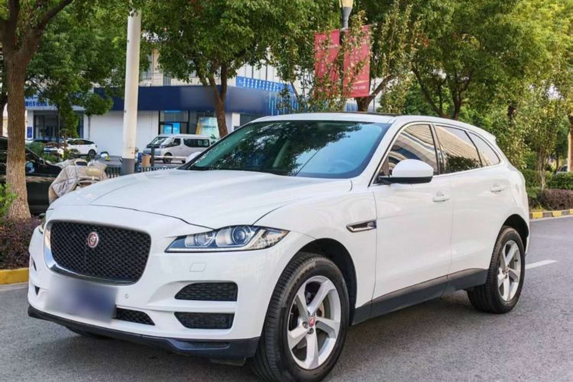 Used Jaguar F-PACE 2020 2.0T Urban Deluxe Edition Front Left 45 Deg