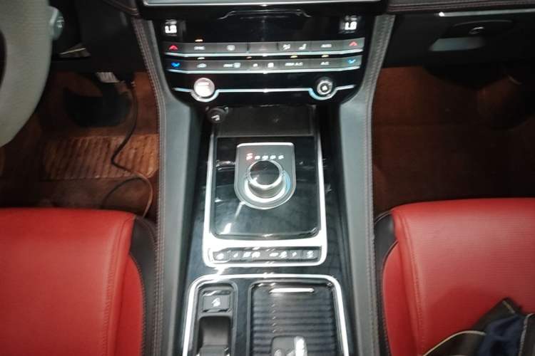 Used Jaguar F-PACE 2020 2.0T Rally Edition Gear Lever