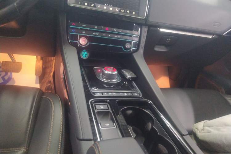 Used Jaguar F-PACE 2020 2.0T Urban Deluxe Edition Gear Lever