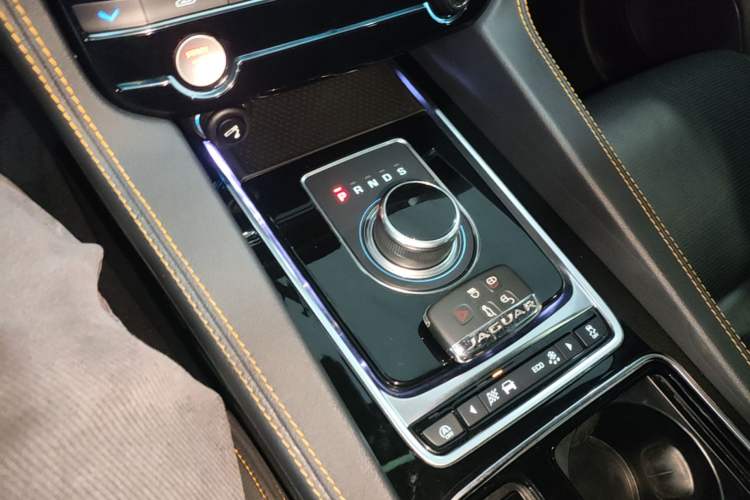 Used Jaguar F-PACE 2020 300-Sport Sports Edition Gear Lever