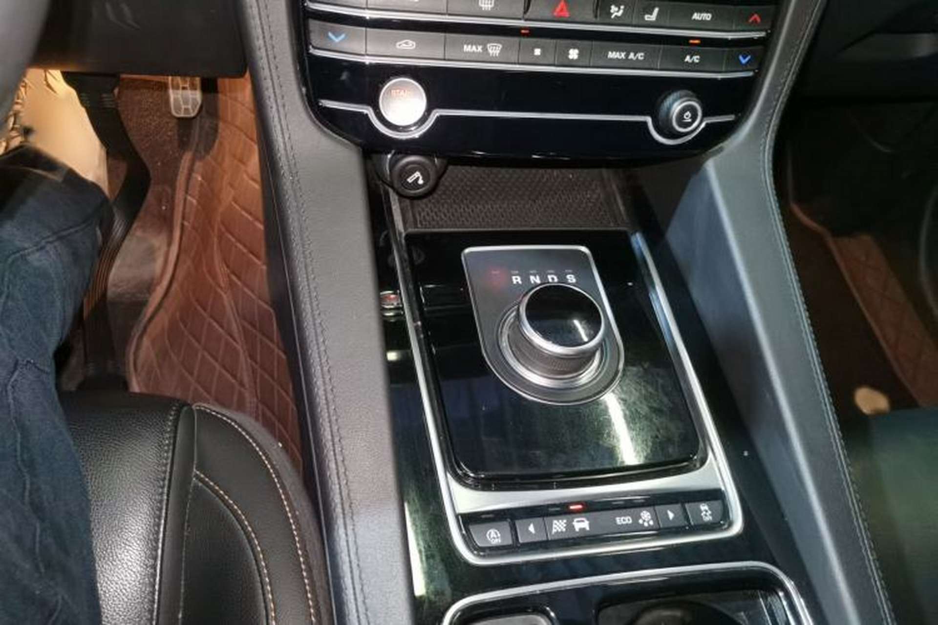 Used Jaguar F-PACE 2020 2.0T Urban Deluxe Edition Gear Lever