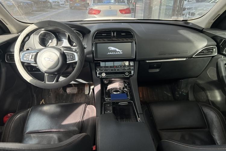 Used Jaguar F-PACE 2020 2.0T Urban Deluxe Edition Interior 1