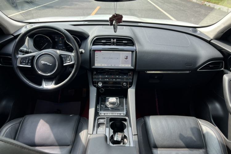 Used Jaguar F-PACE 2020 2.0T Urban Deluxe Edition Interior 1
