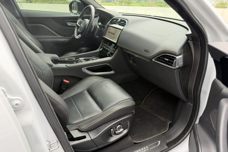 Used Jaguar F-PACE 2020 300-Sport Sports Edition Interior 3