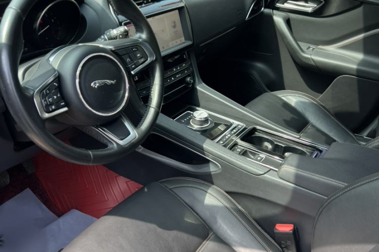 Used Jaguar F-PACE 2020 2.0T Urban Deluxe Edition Interior 3