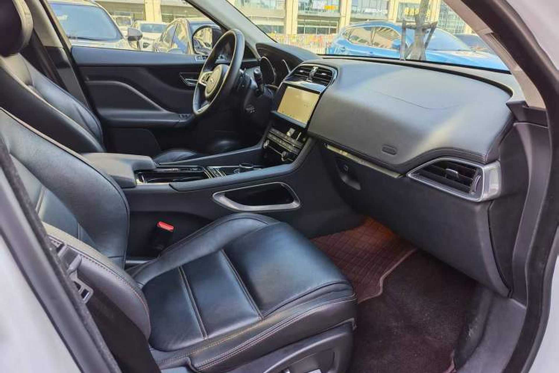 Used Jaguar F-PACE 2020 2.0T Urban Deluxe Edition Interior 3