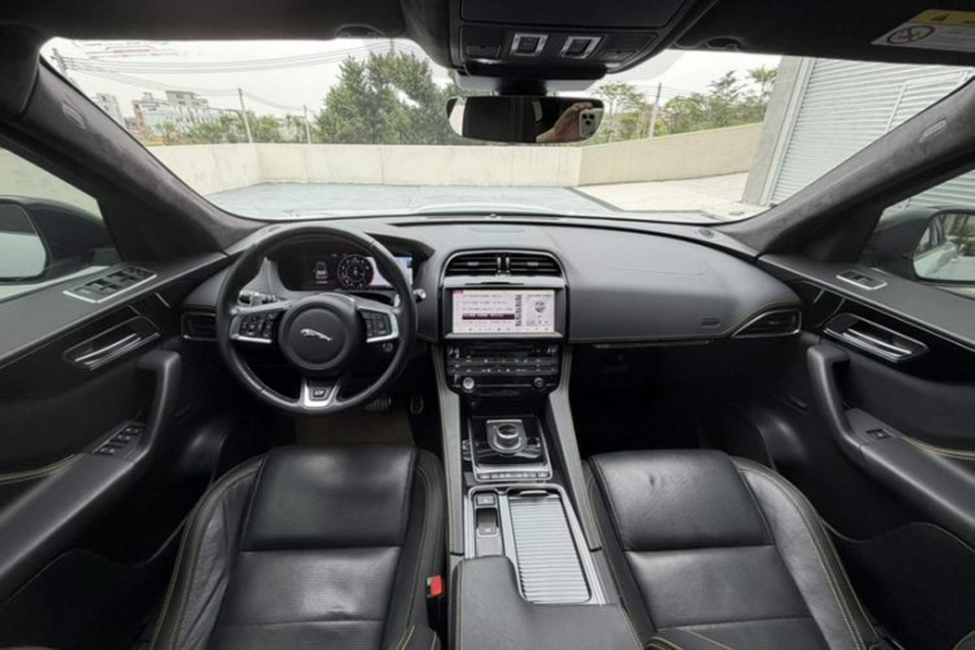 Used Jaguar F-PACE 2020 300-Sport Sports Edition Interior 4