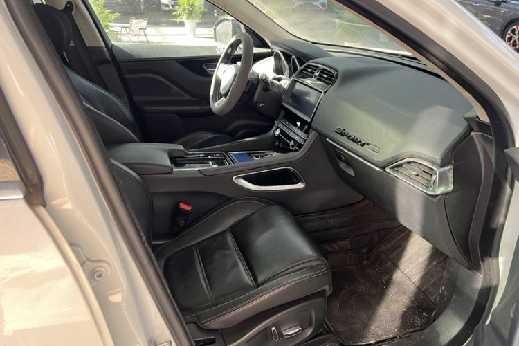 Used Jaguar F-PACE 2020 2.0T Urban Deluxe Edition Interior 5
