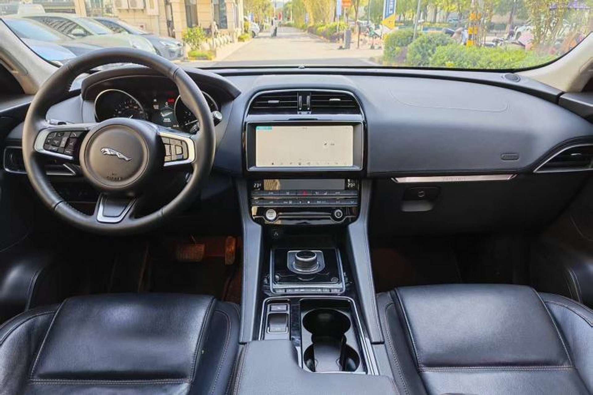 Used Jaguar F-PACE 2020 2.0T Urban Deluxe Edition Interior 5