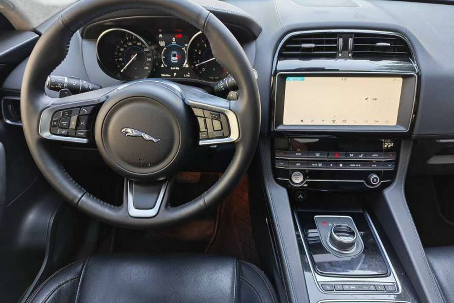 Used Jaguar F-PACE 2020 2.0T Urban Deluxe Edition Interior 7