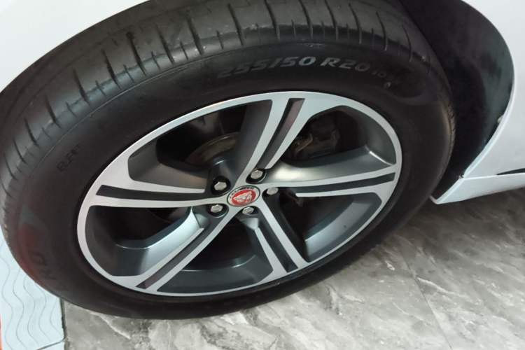 Used Jaguar F-PACE 2020 300-Sport Sports Edition Left Front Wheel Hub
