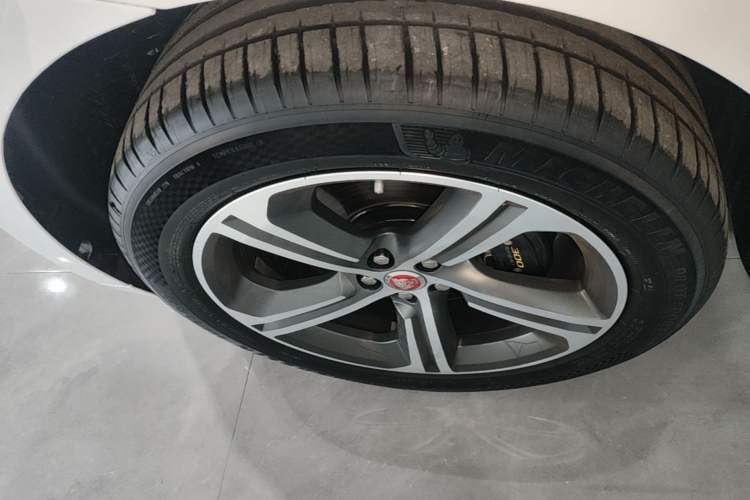 Used Jaguar F-PACE 2020 300-Sport Sports Edition Left Front Wheel Hub