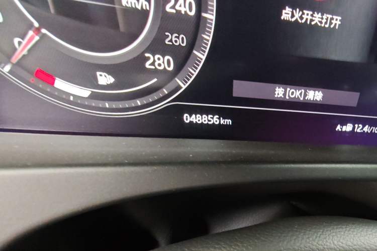 Used Jaguar F-PACE 2020 2.0T Rally Edition Odometer Close Up