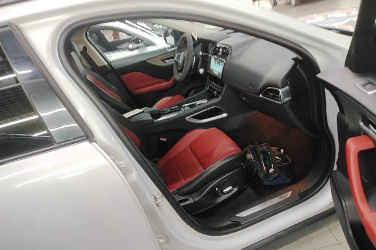 Used Jaguar F-PACE 2020 2.0T Rally Edition Right Front Seat