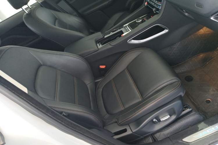 Used Jaguar F-PACE 2020 2.0T Urban Deluxe Edition Right Front Seat