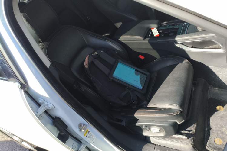 Used Jaguar F-PACE 2020 2.0T Urban Deluxe Edition Right Front Seat